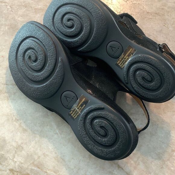 Clark’s Black Adjustable Sandals NWOT - Picture 6 of 7